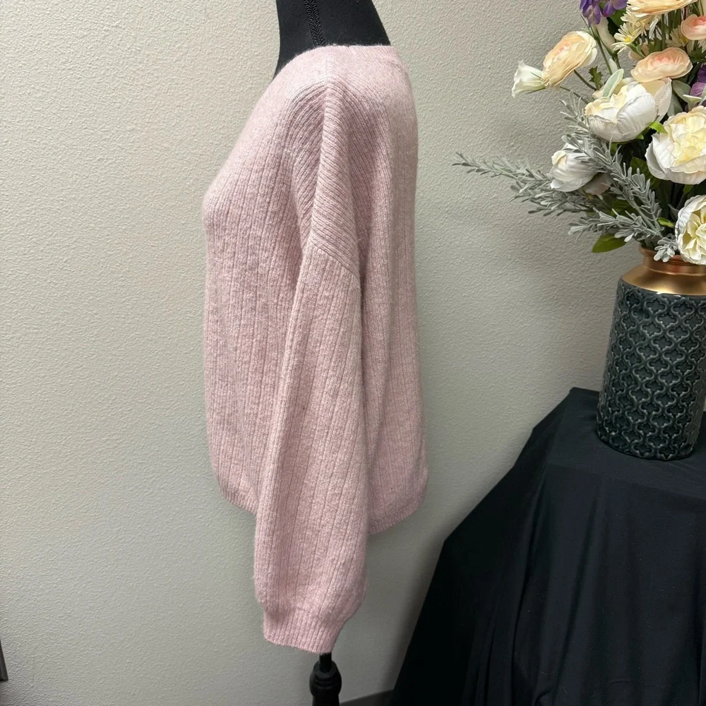 DKNY Blush Pink Ribbed Knit Sweater L Soft Cozy Crewneck Pullover Winter - Picture 2 of 7